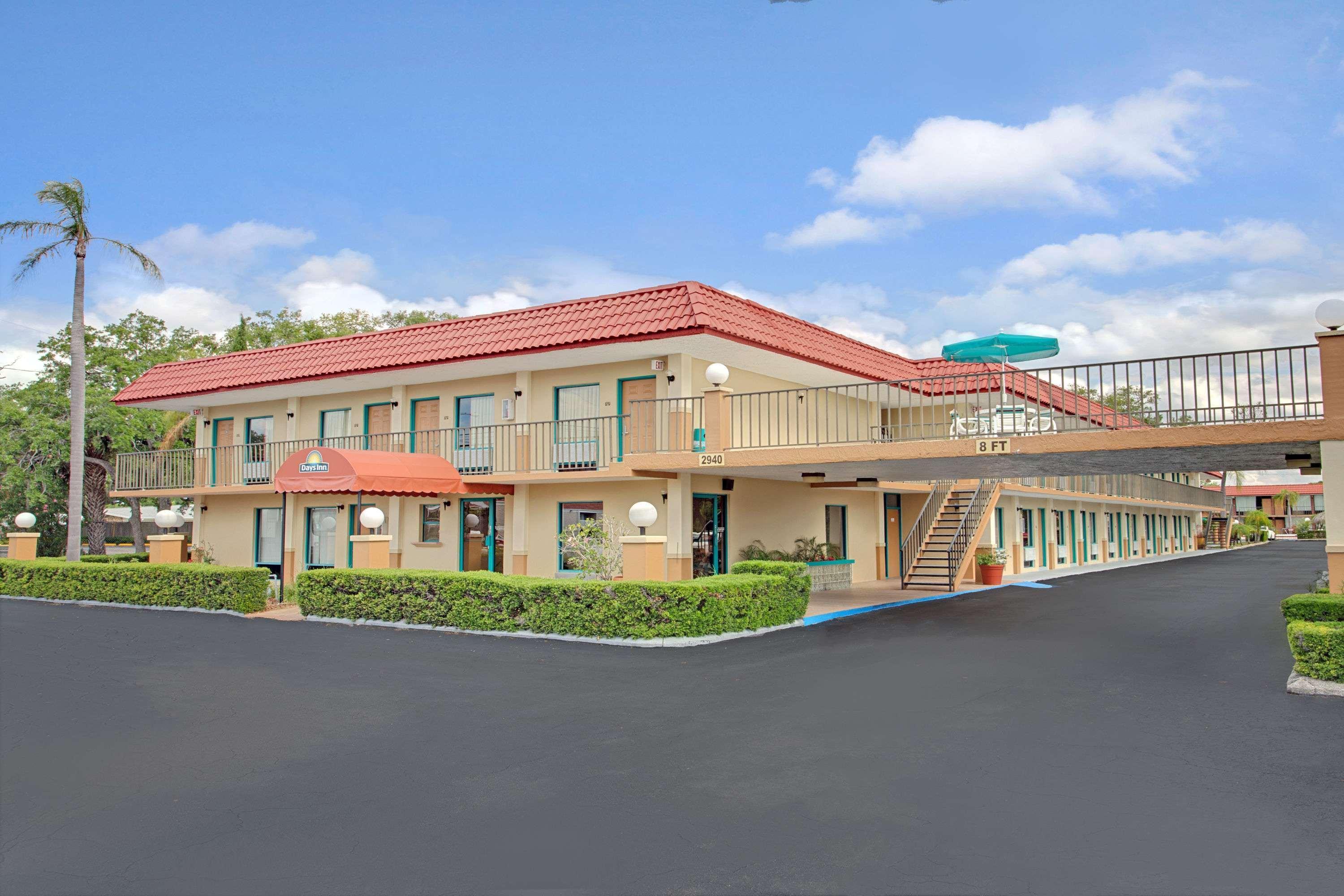 Days Inn By Wyndham Clearwater/Central Bagian luar foto